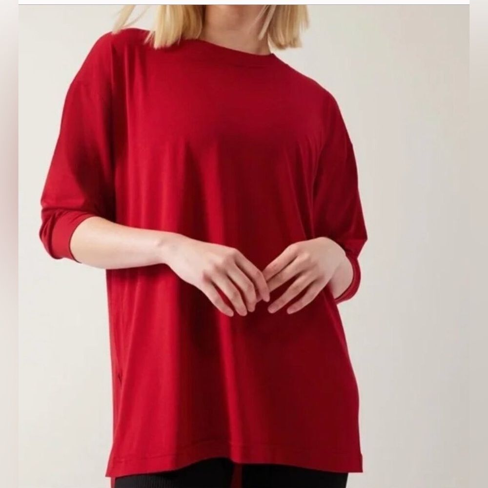 Athleta Inspire Top 3/4 Sleeve Crew Neck Tunic in Red, size M NWOT